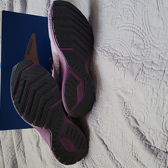 Brooks Launch 8 - Picture 2 of 4